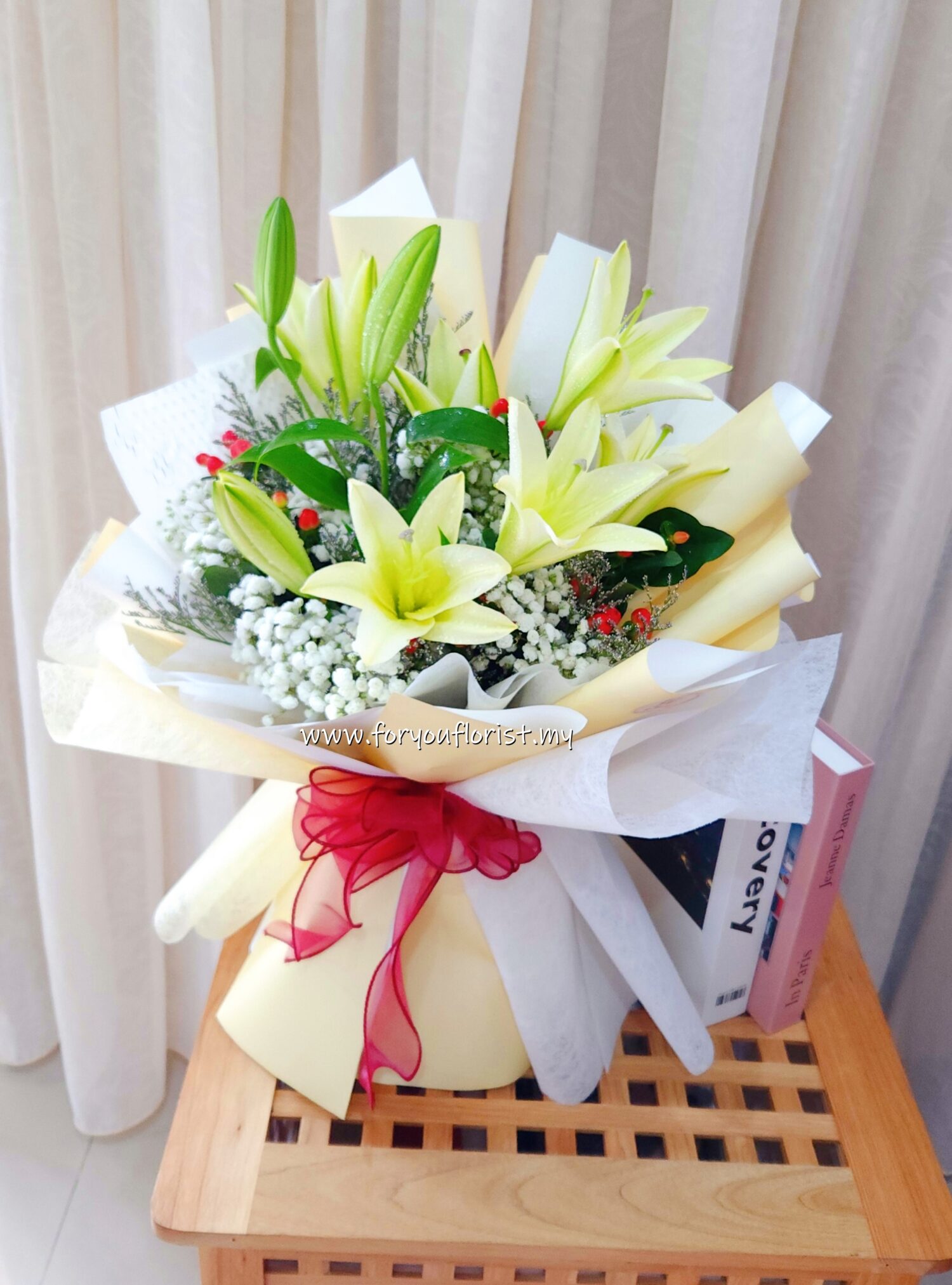 Bouquet 039 - yellow Lily