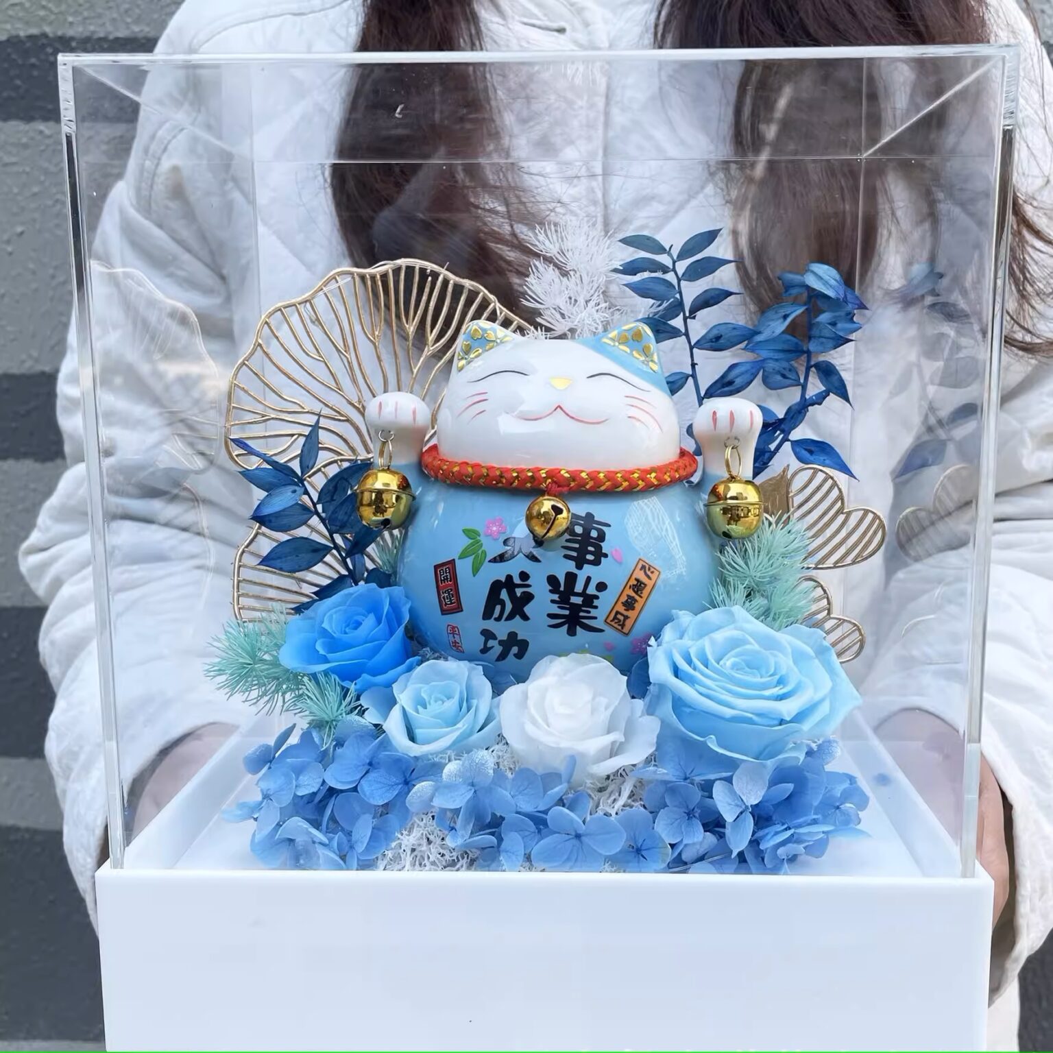 Preserved Fresh Flower – Blue Fortune Cat in Acrylic Box