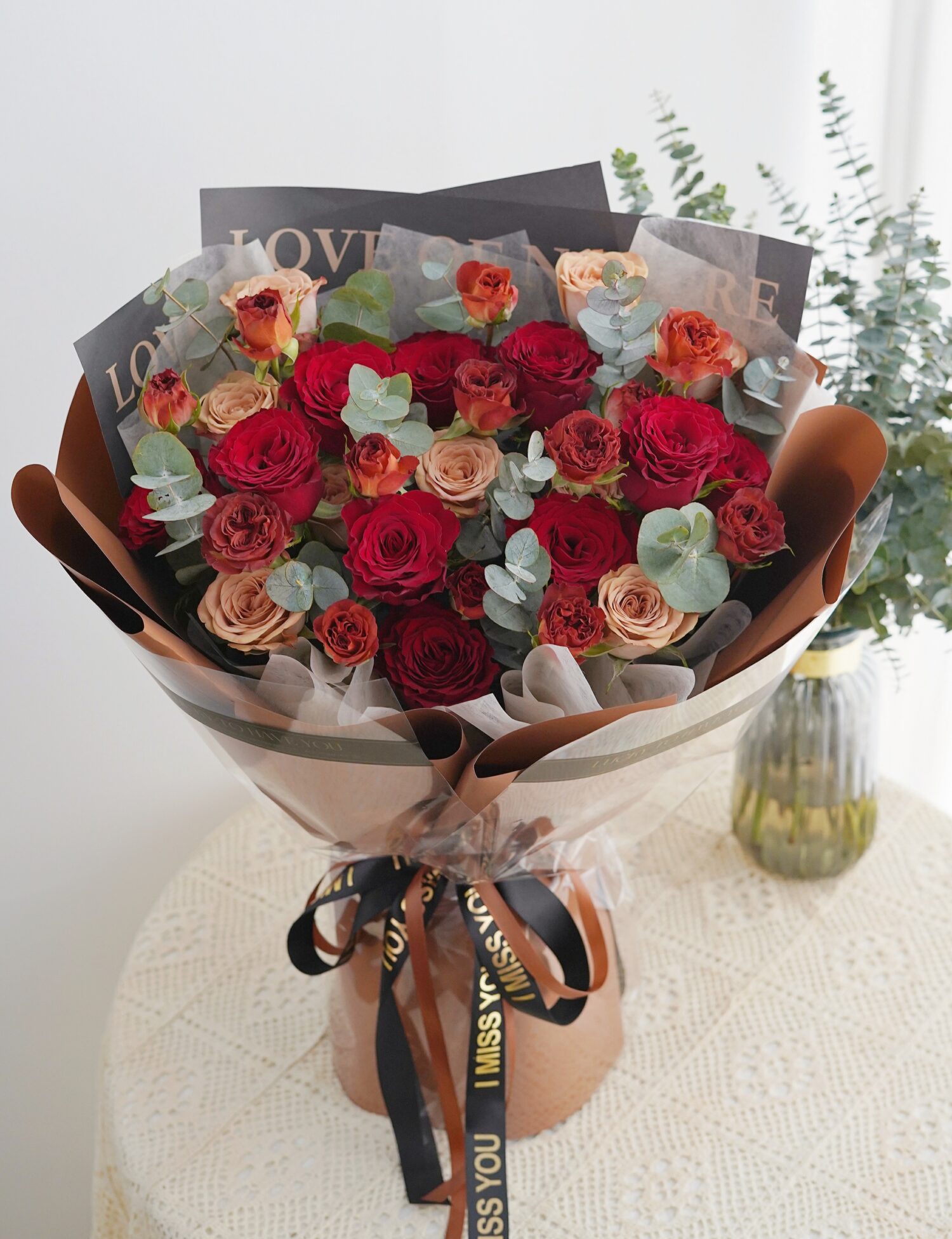 Bouquet 241 - Rose Red & Cappucino